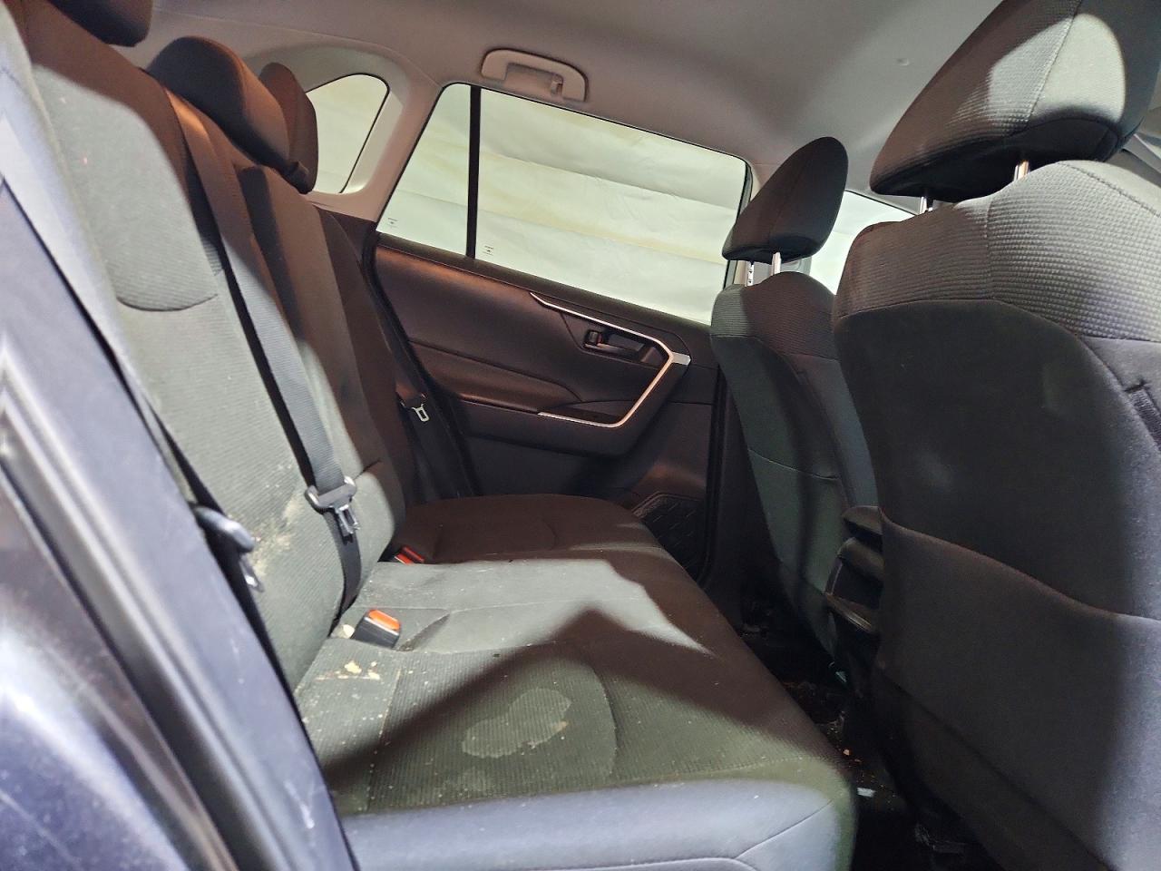 2021 TOYOTA RAV4 LE photo 31