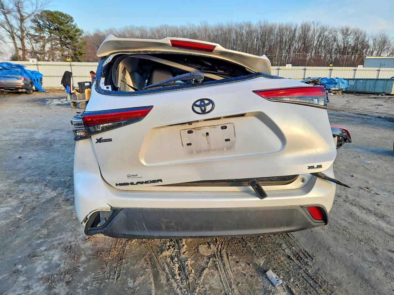 2023 TOYOTA HIGHLANDER XLE photo 11