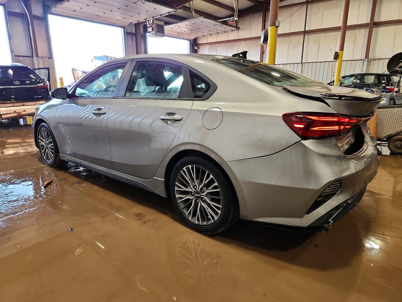 2023 KIA FORTE GT-LINE photo 2