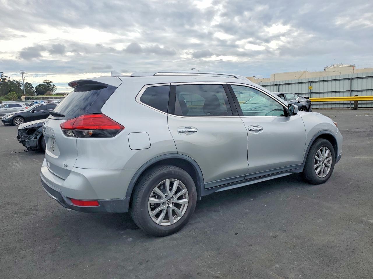 2017 NISSAN ROGUE SV photo 3