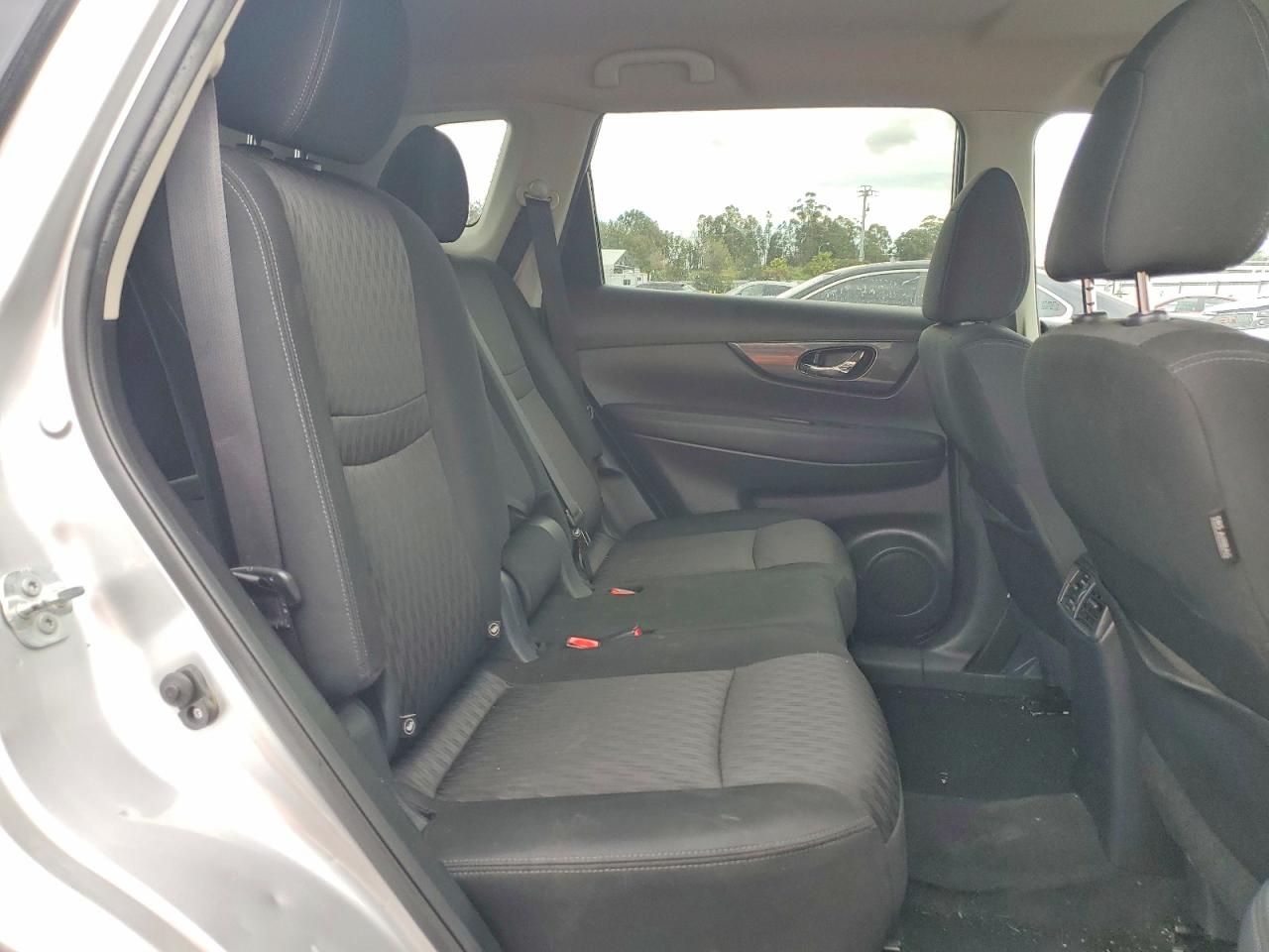 2017 NISSAN ROGUE SV photo 10