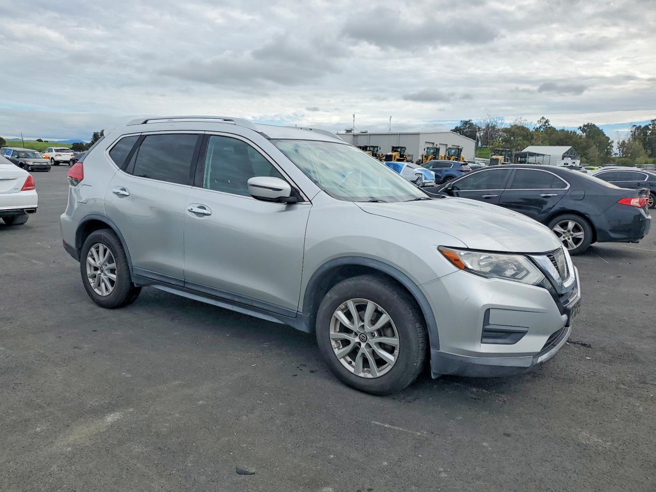 2017 NISSAN ROGUE SV photo 4