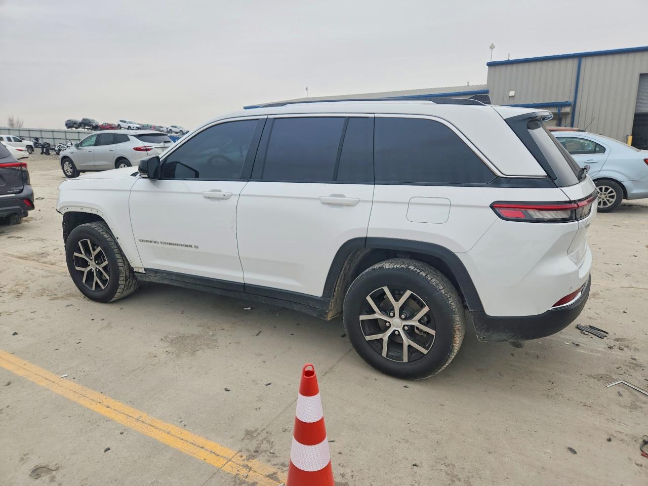 2023 JEEP GRAND CHEROKEE LIMITED photo 2