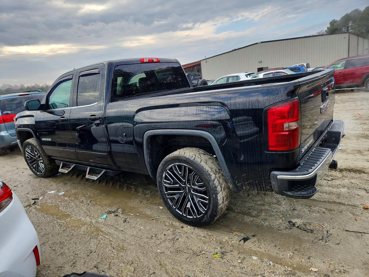 2015 GMC SIERRA K1500 SLE photo 2