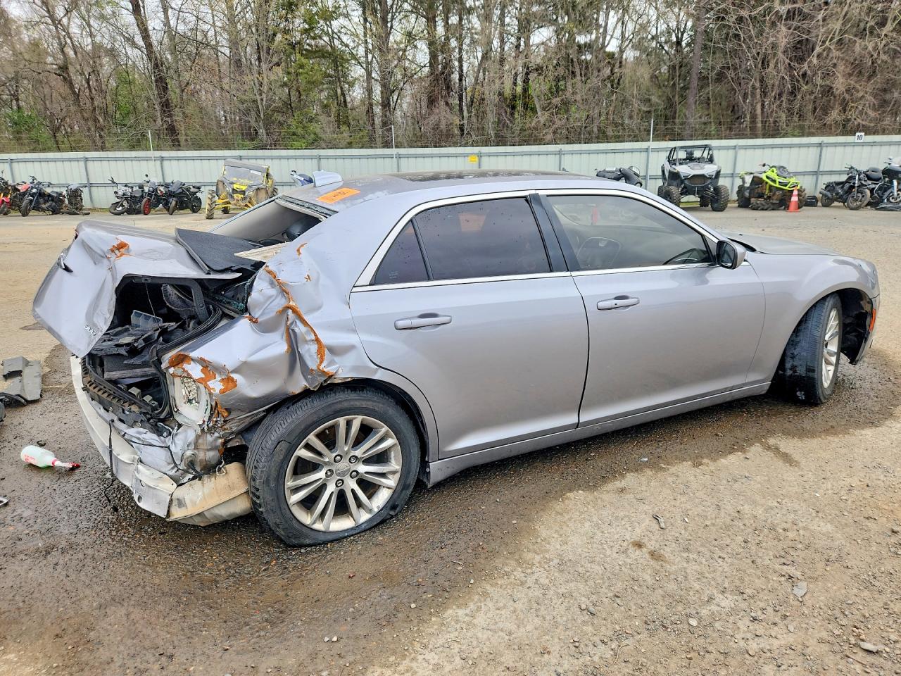 2016 CHRYSLER 300 LIMITED photo 3
