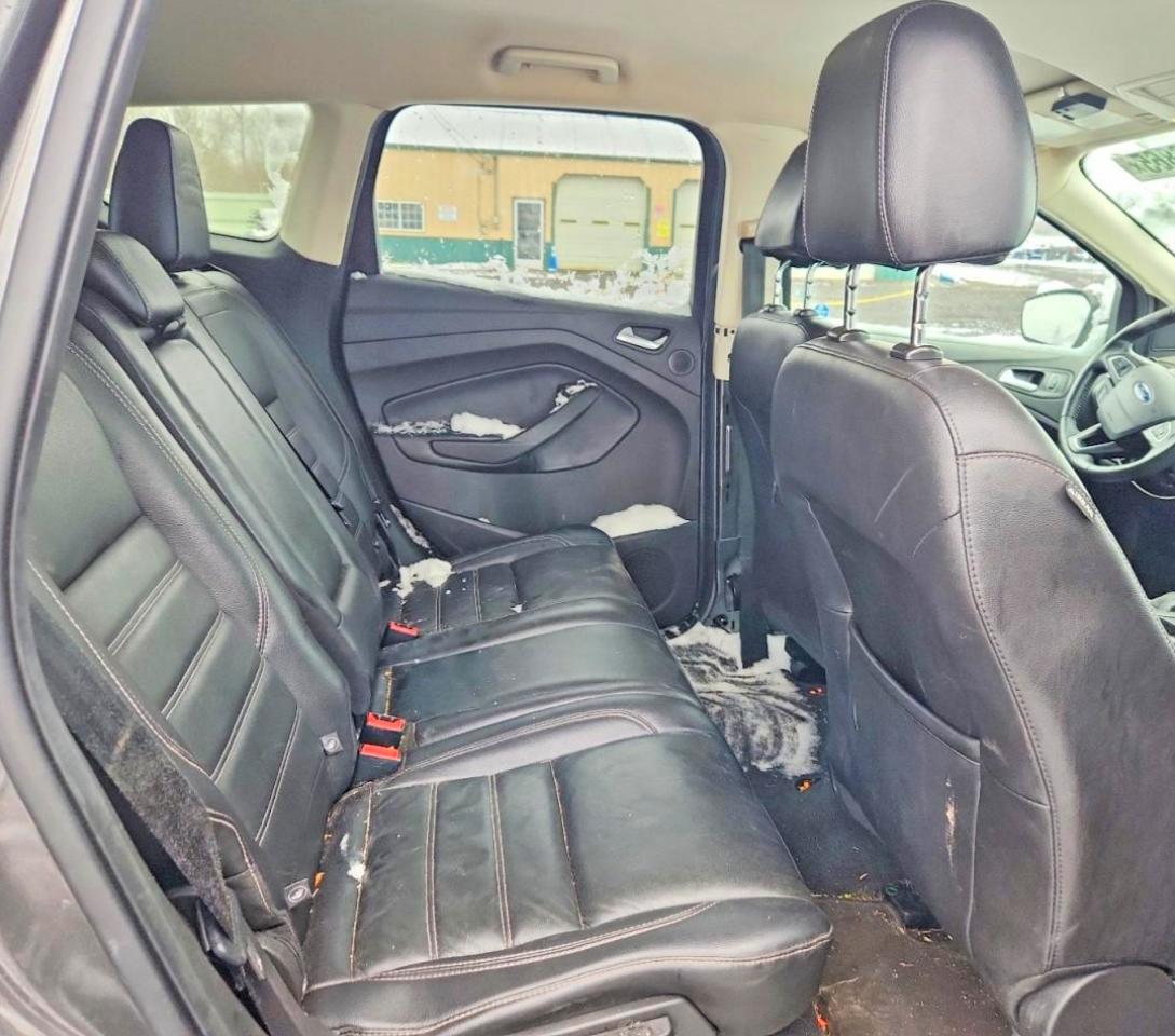 2017 FORD ESCAPE SE photo 28
