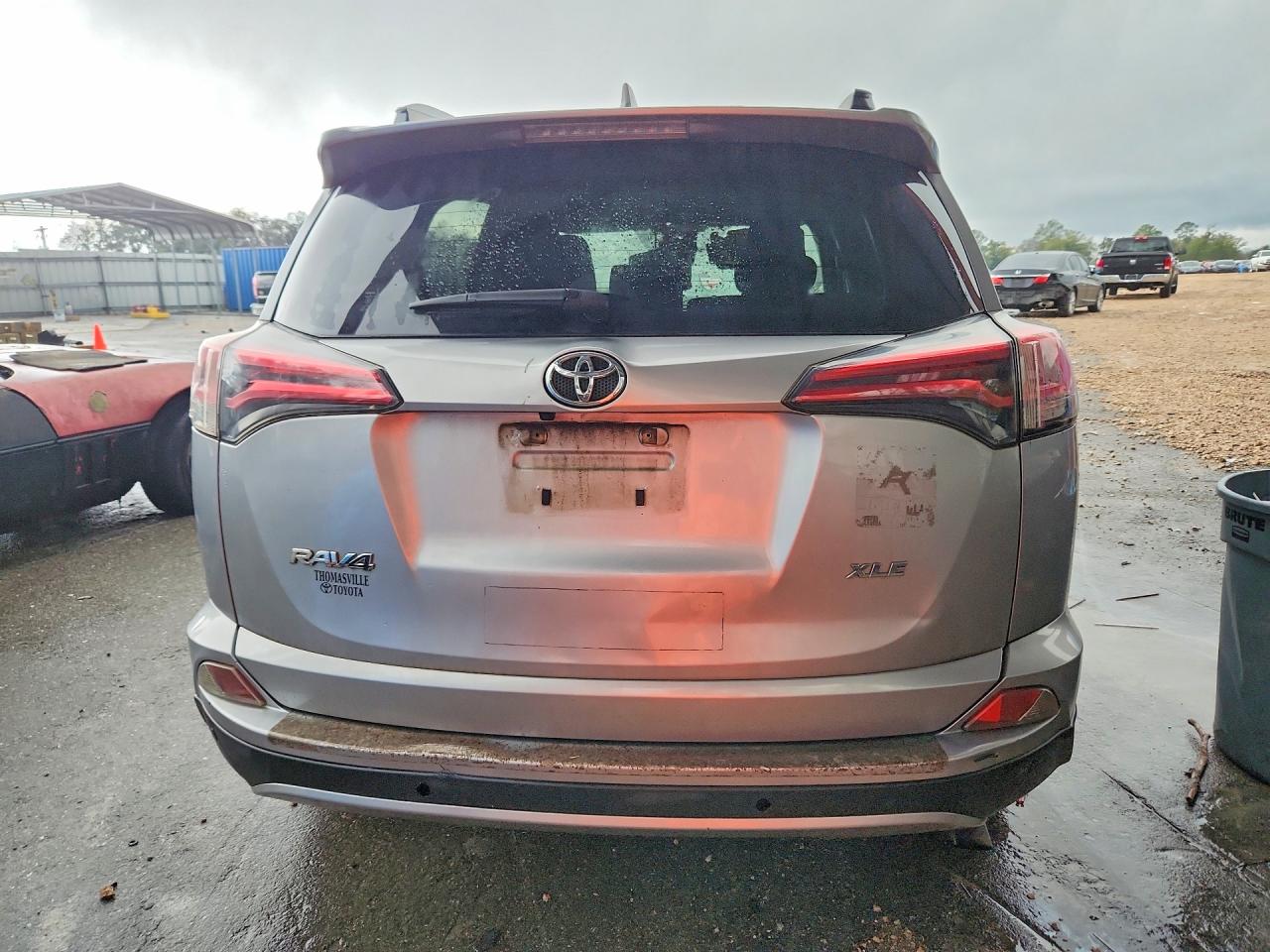 2018 TOYOTA RAV4 XLE photo 6