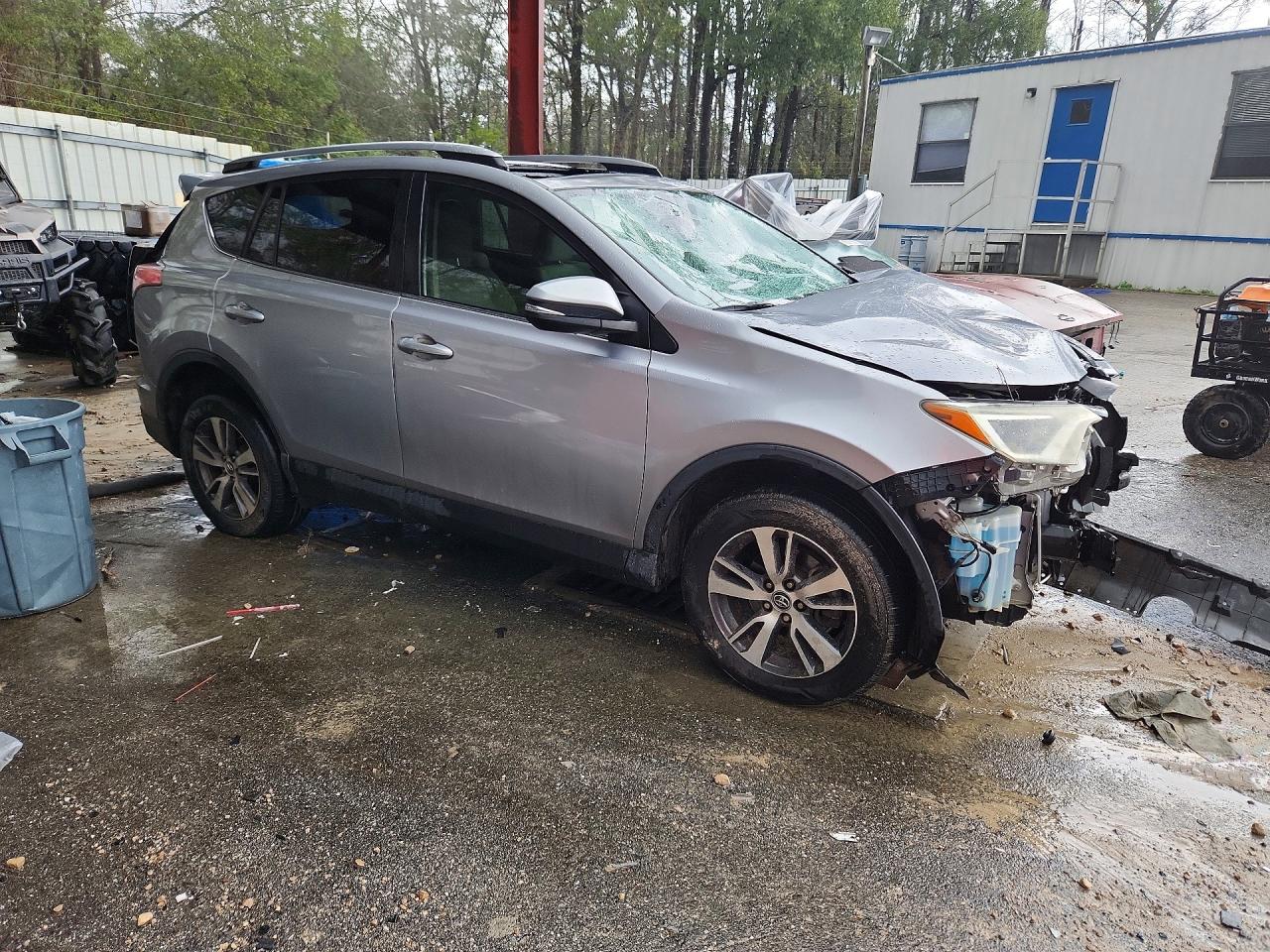 2018 TOYOTA RAV4 XLE photo 4