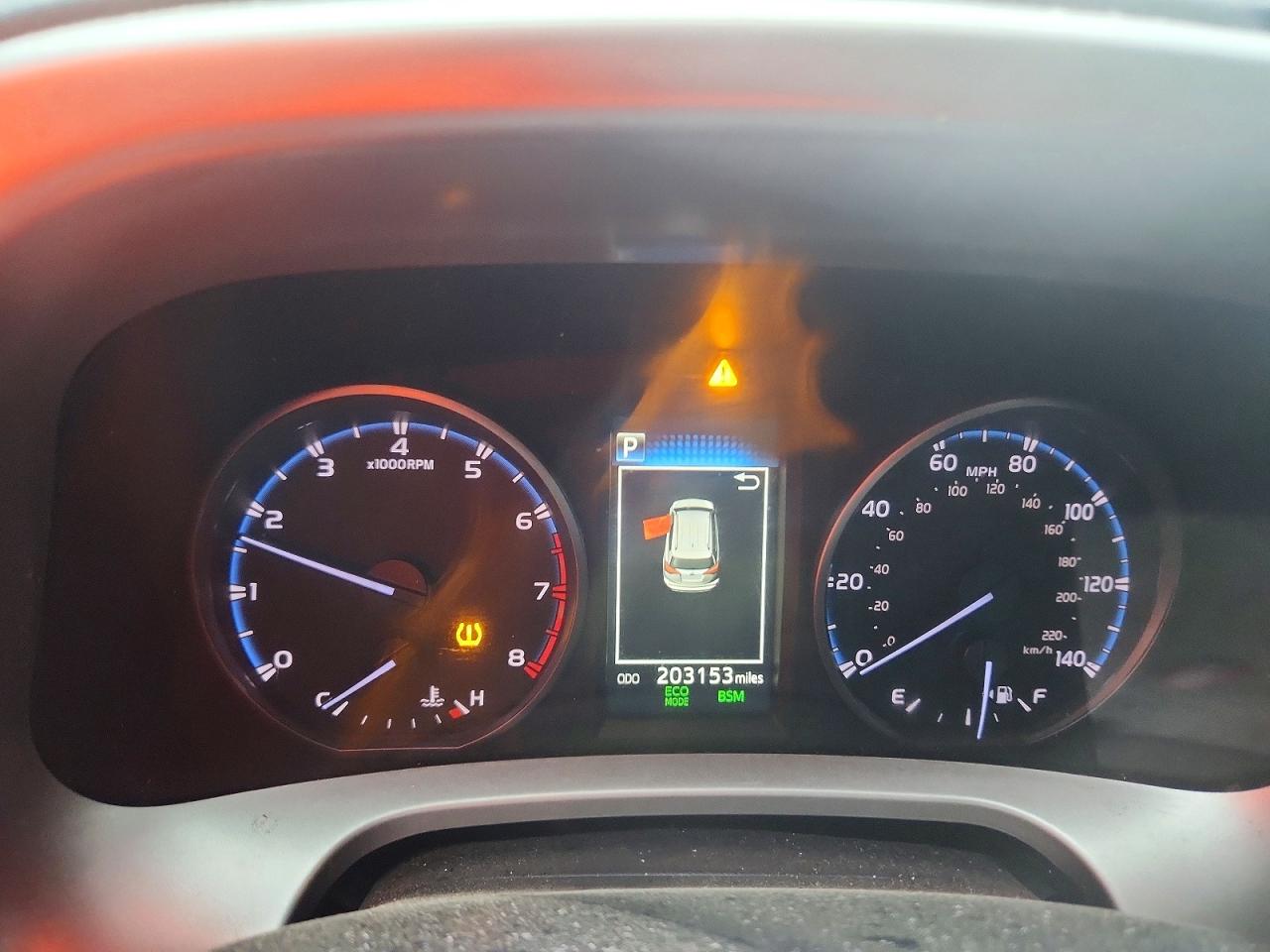 2018 TOYOTA RAV4 XLE photo 9