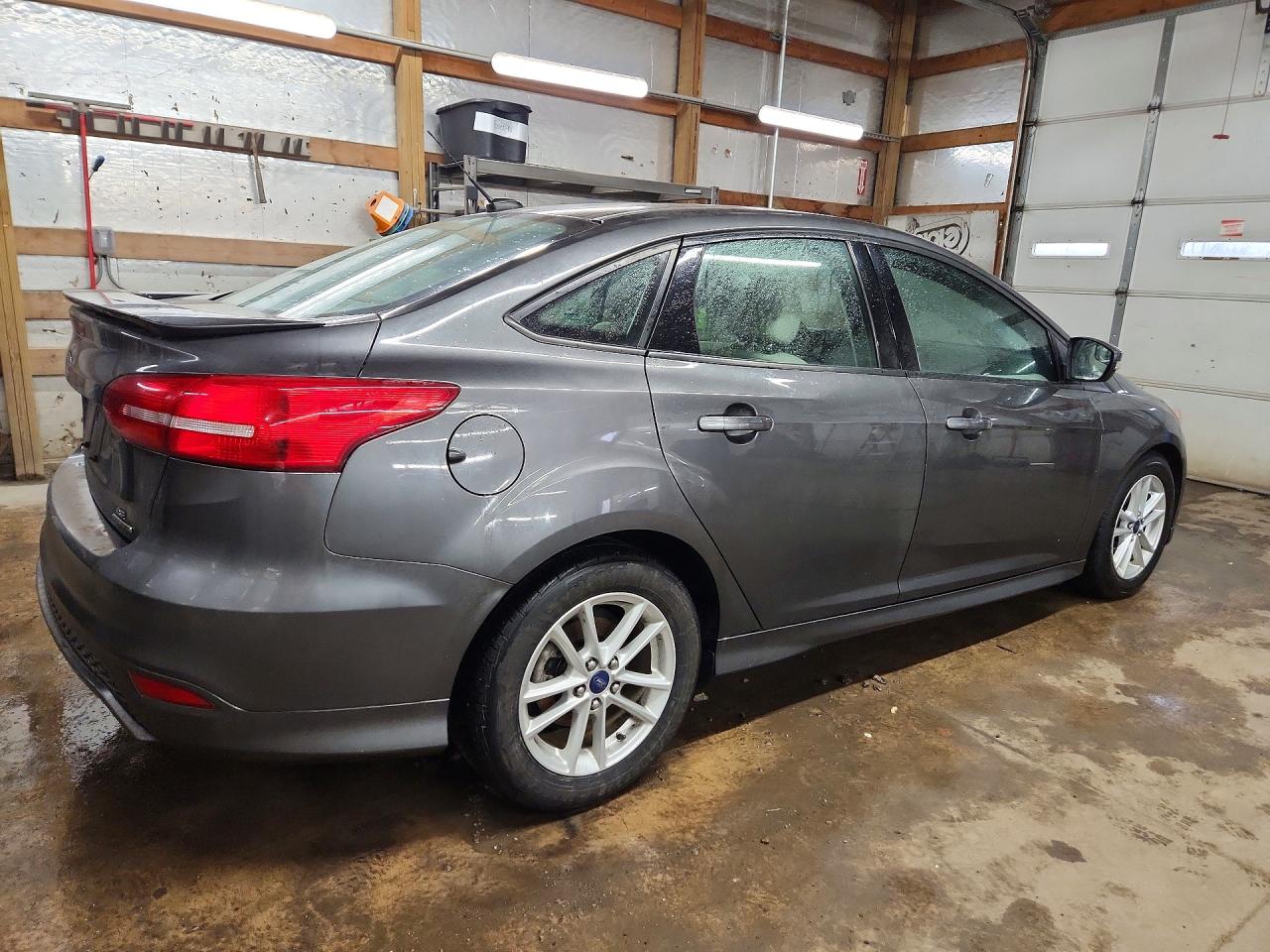 2015 FORD FOCUS SE photo 3