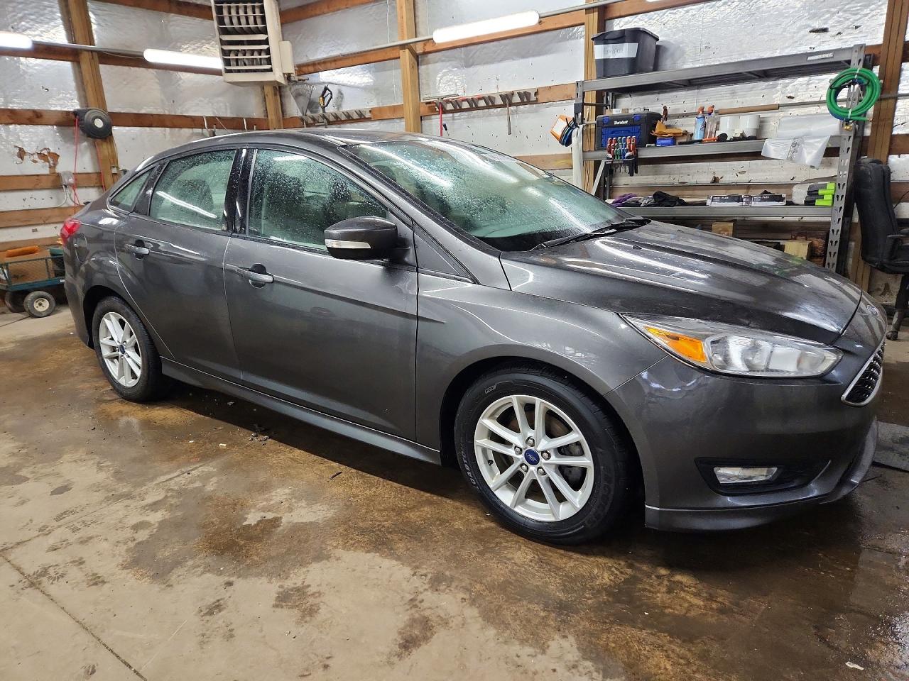 2015 FORD FOCUS SE photo 4