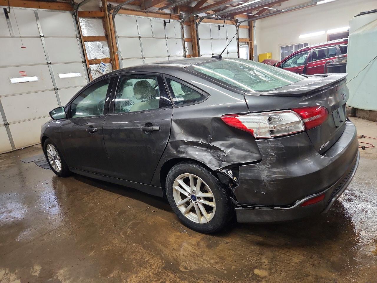 2015 FORD FOCUS SE photo 2
