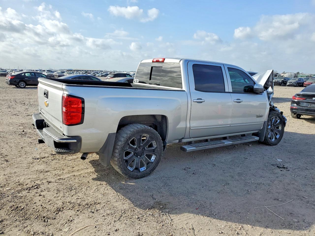 2018 CHEVROLET SILVERADO C1500 LT photo 3