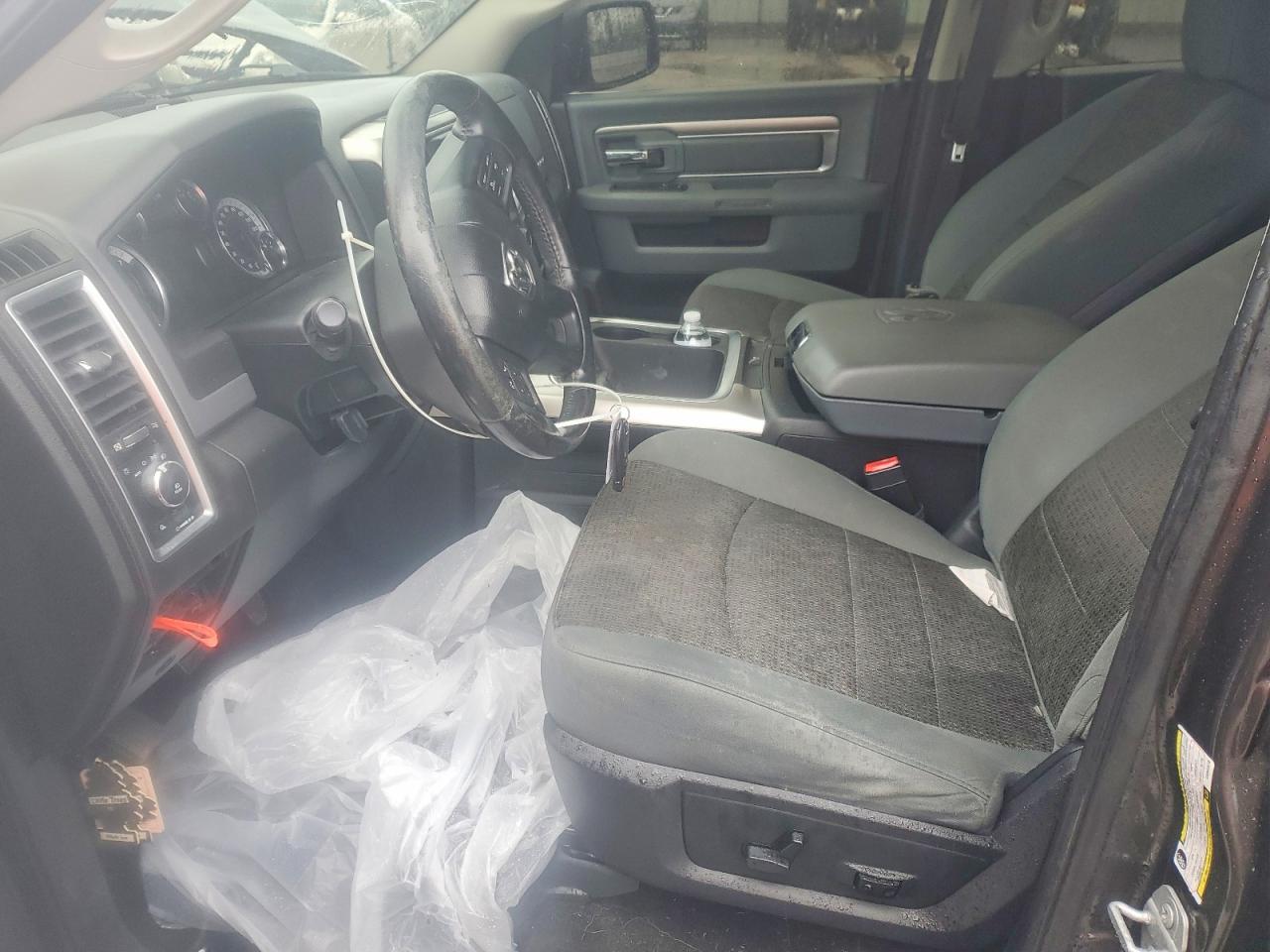 2016 RAM 1500 SLT photo 7