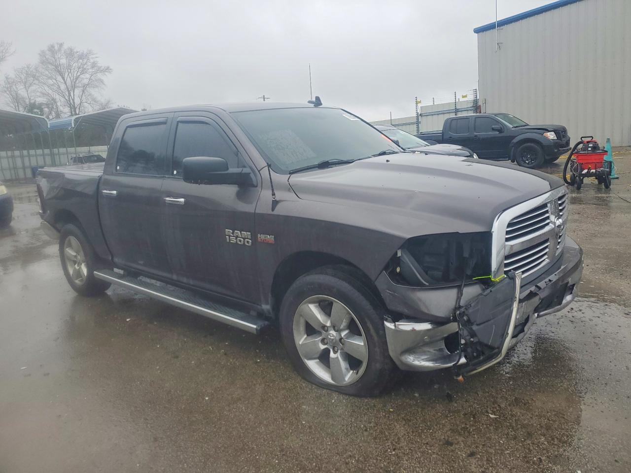 2016 RAM 1500 SLT photo 4