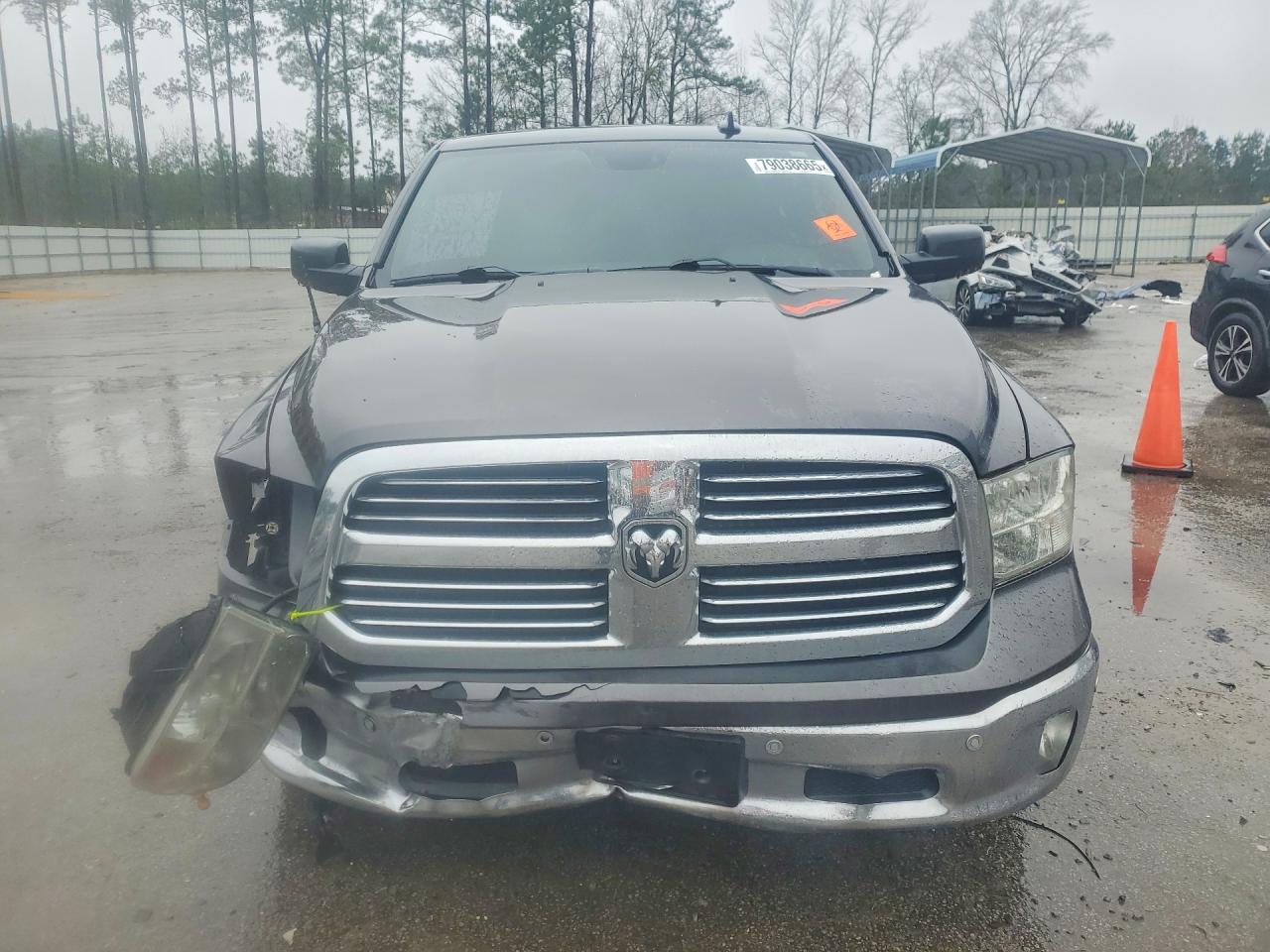 2016 RAM 1500 SLT photo 5
