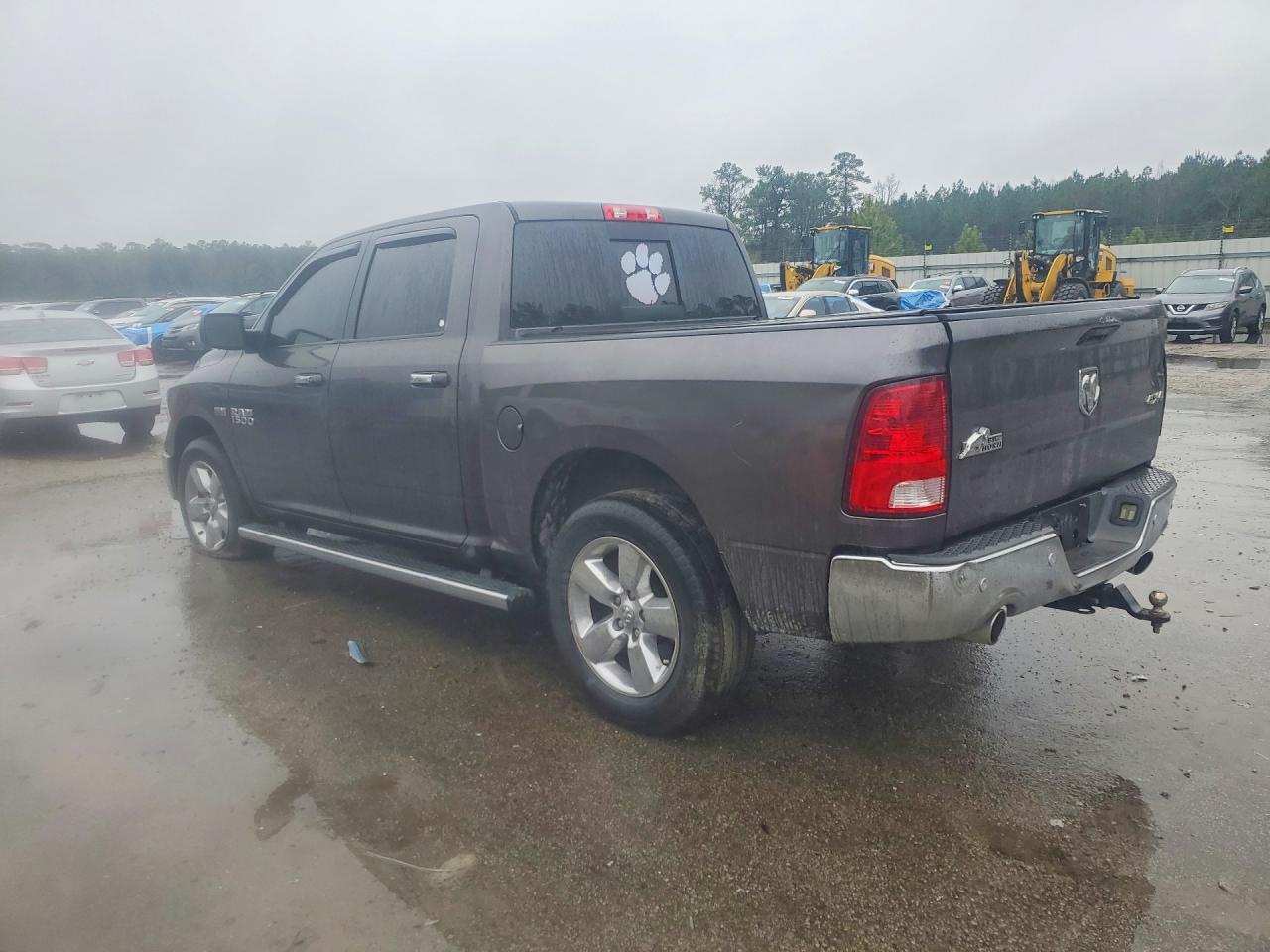 2016 RAM 1500 SLT photo 2