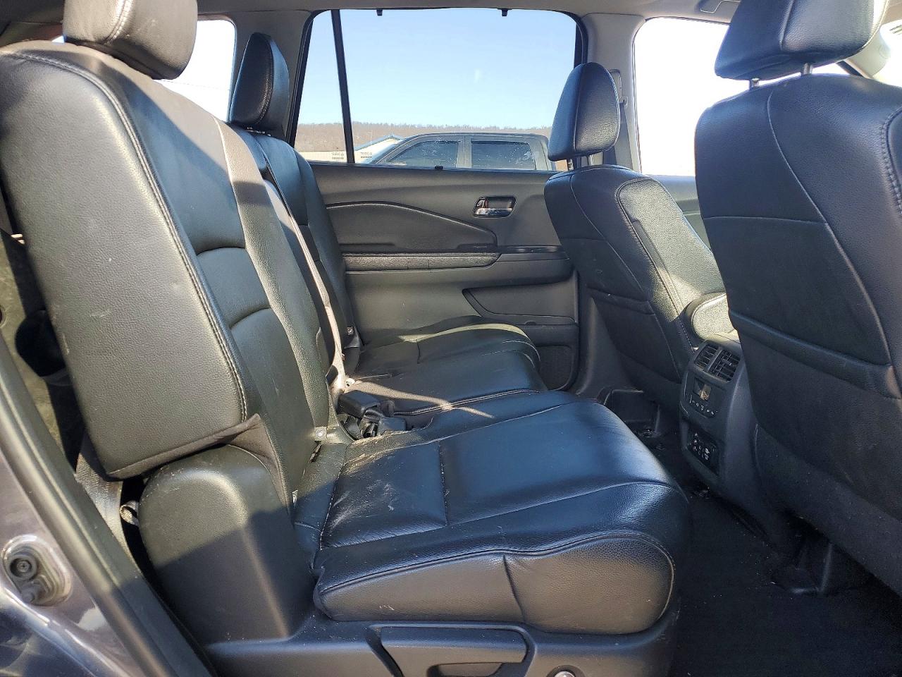 2016 HONDA PILOT photo 21