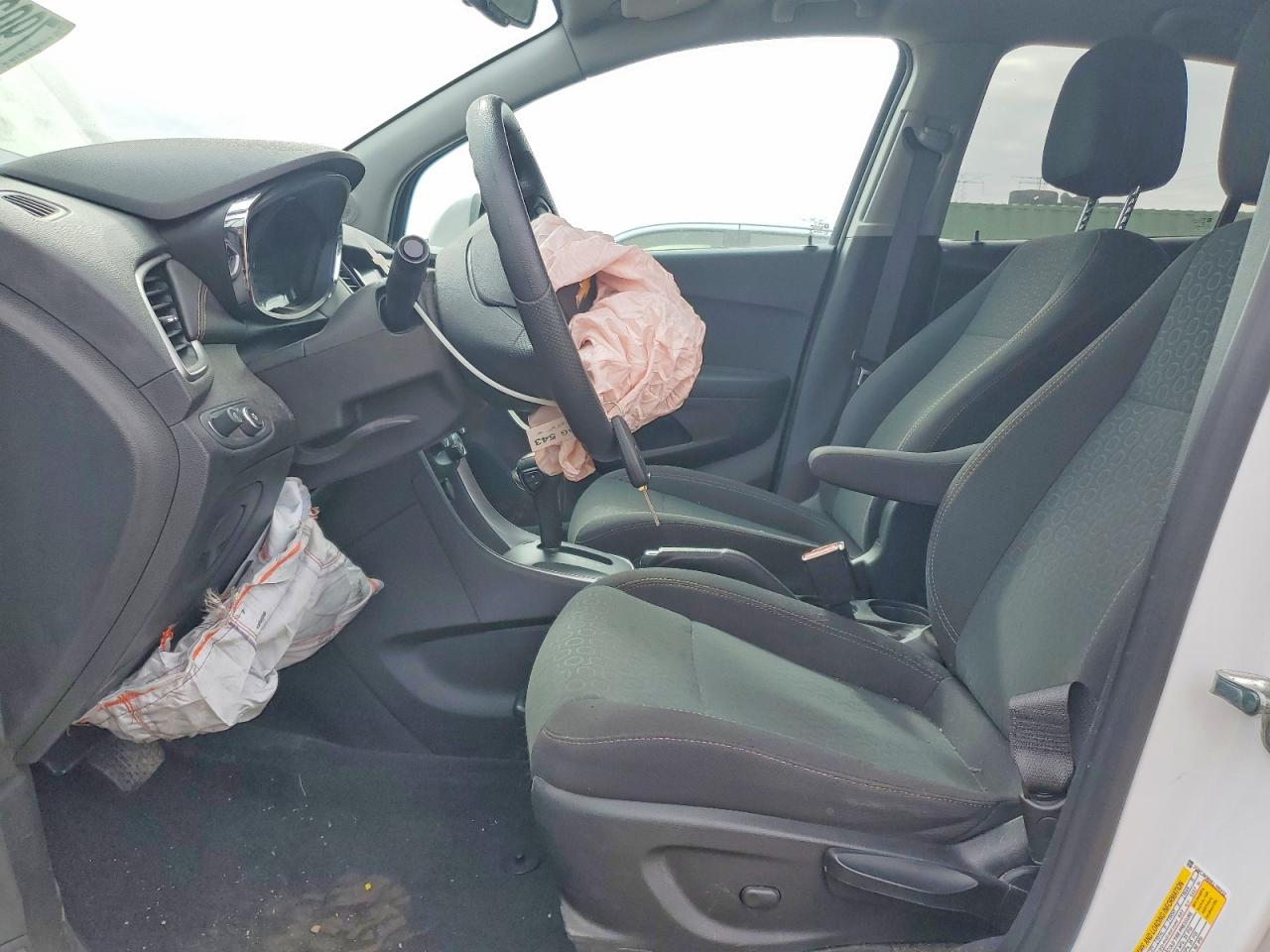2020 CHEVROLET TRAX LS photo 13