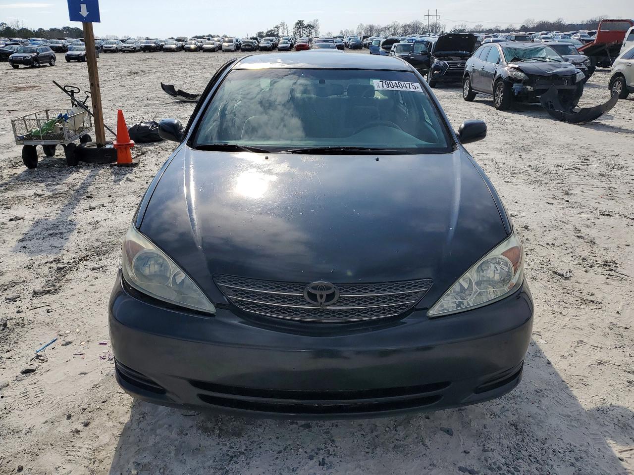 2002 TOYOTA CAMRY XLE photo 13