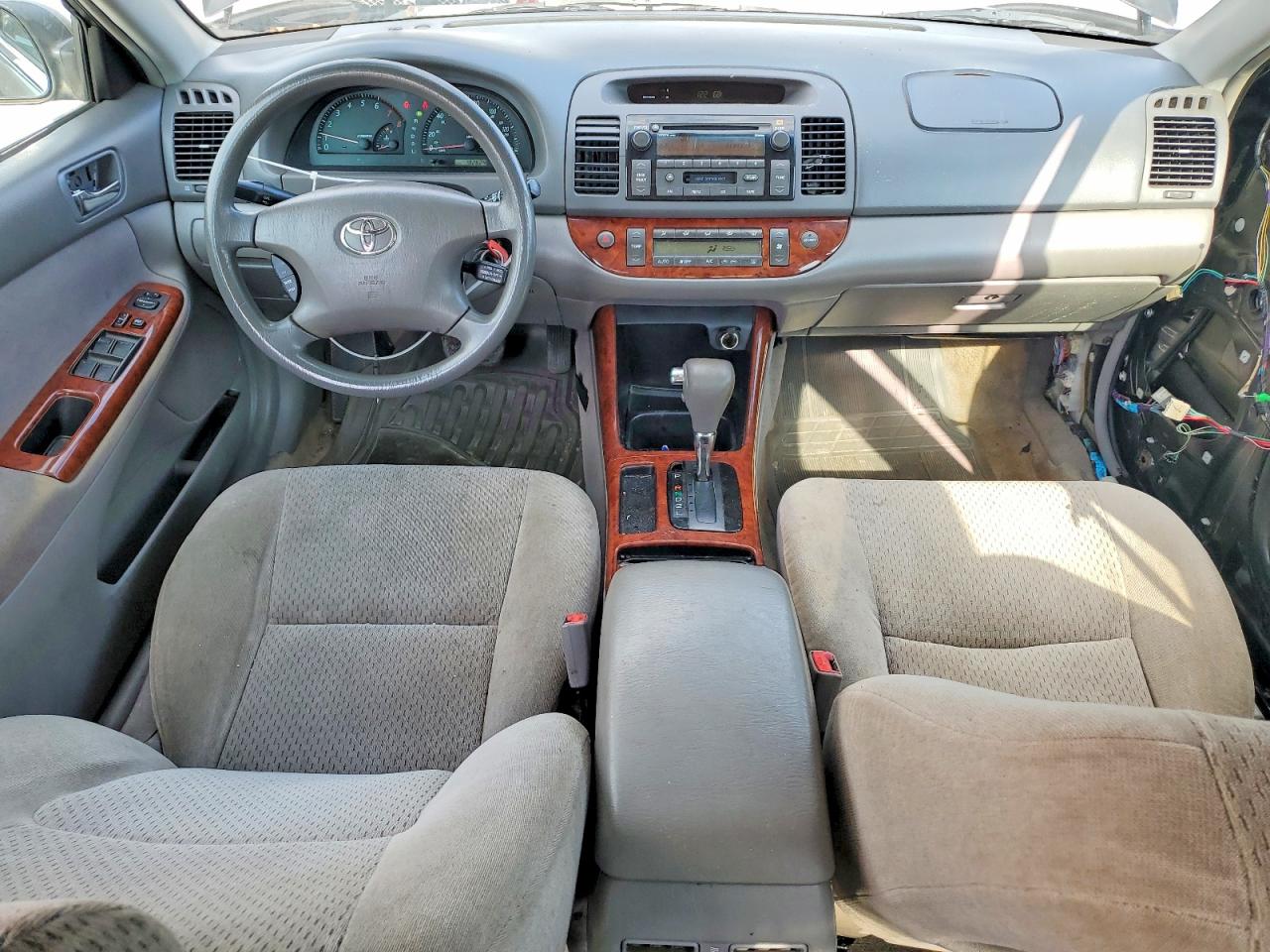 2002 TOYOTA CAMRY XLE photo 22
