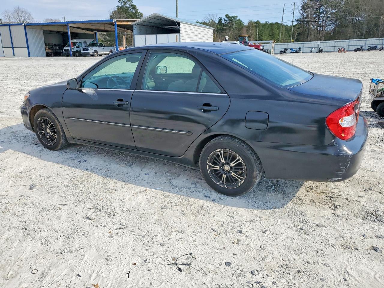2002 TOYOTA CAMRY XLE photo 4