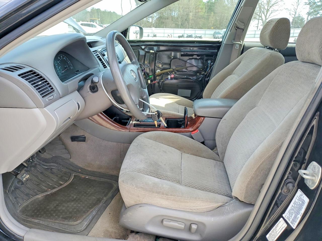 2002 TOYOTA CAMRY XLE photo 19