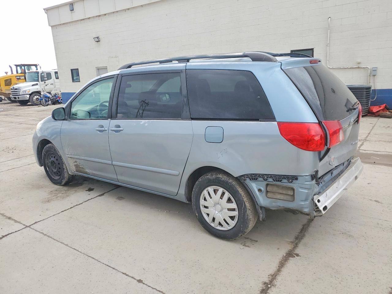 2006 TOYOTA SIENNA LE 7 PASSENGER photo 2