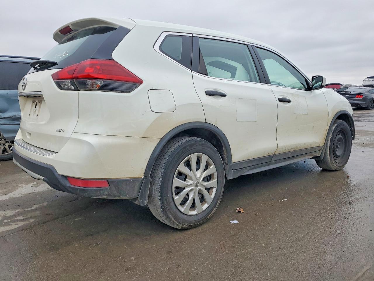 2018 NISSAN ROGUE S photo 3