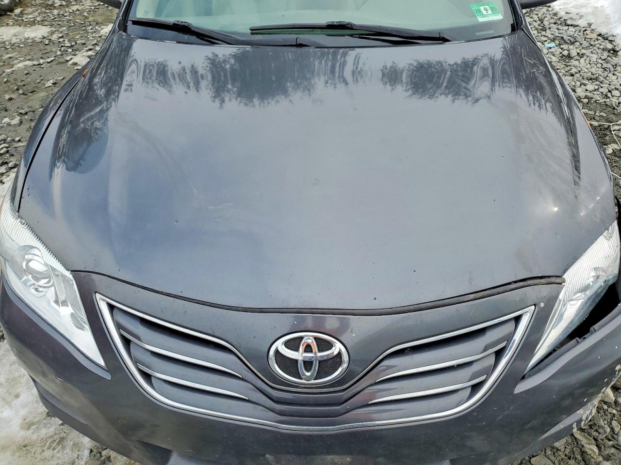 2011 TOYOTA CAMRY XLE photo 31