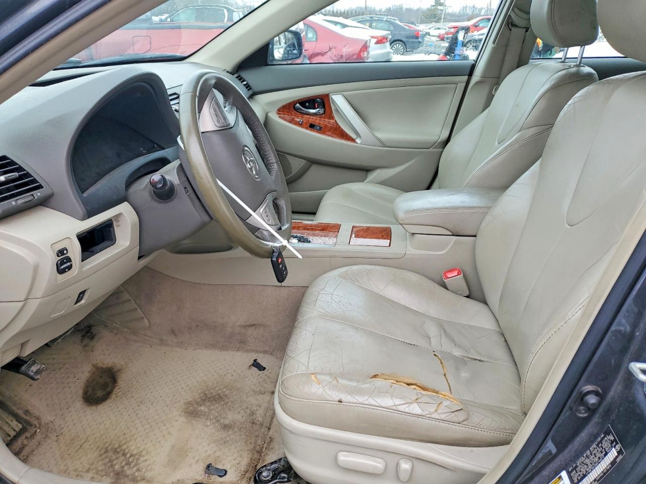 2011 TOYOTA CAMRY XLE photo 19