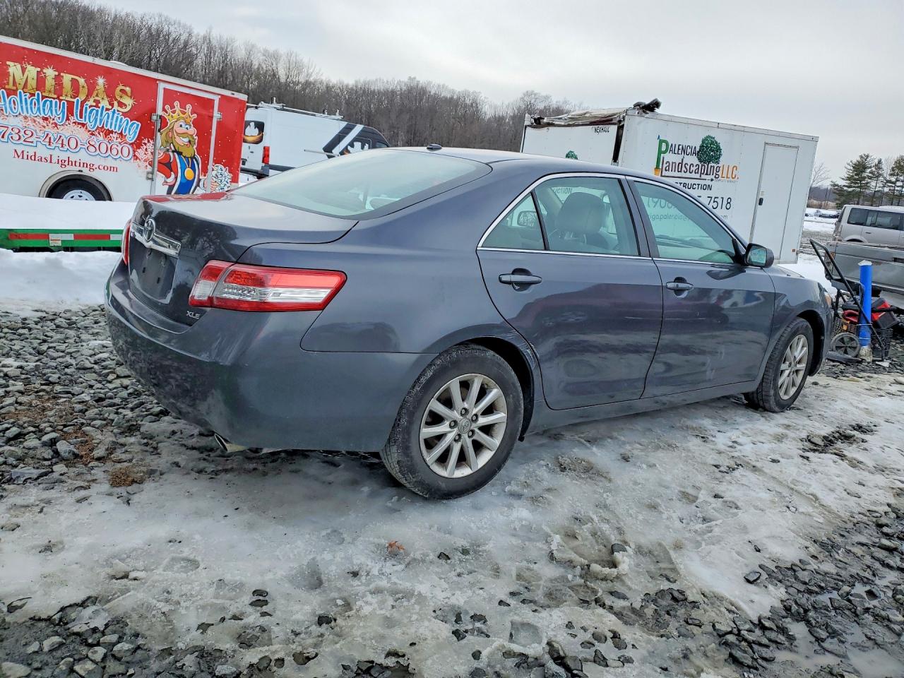2011 TOYOTA CAMRY XLE photo 7