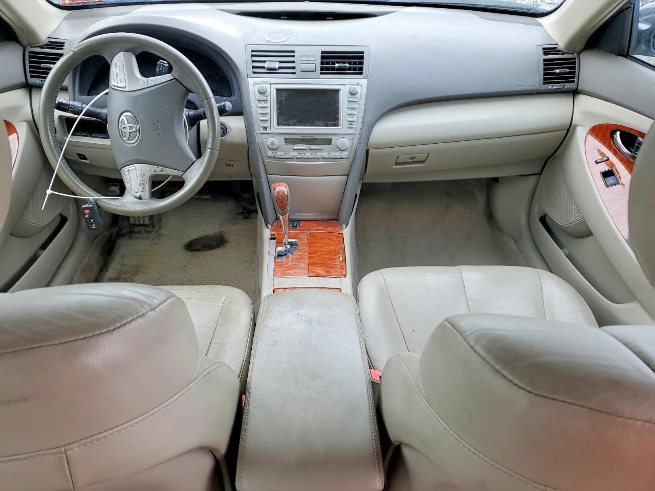 2011 TOYOTA CAMRY XLE photo 22