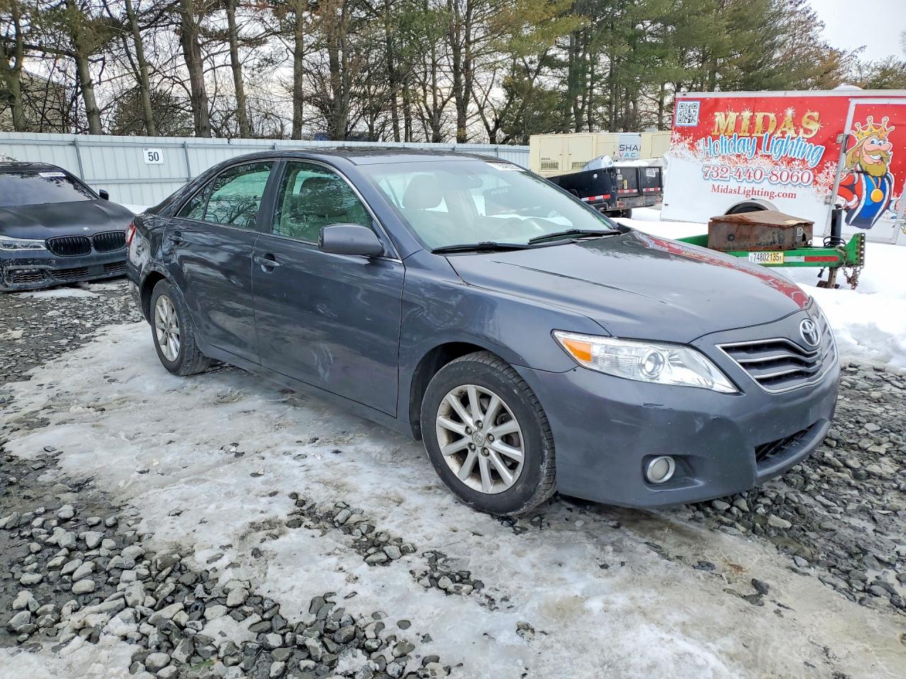 2011 TOYOTA CAMRY XLE photo 10