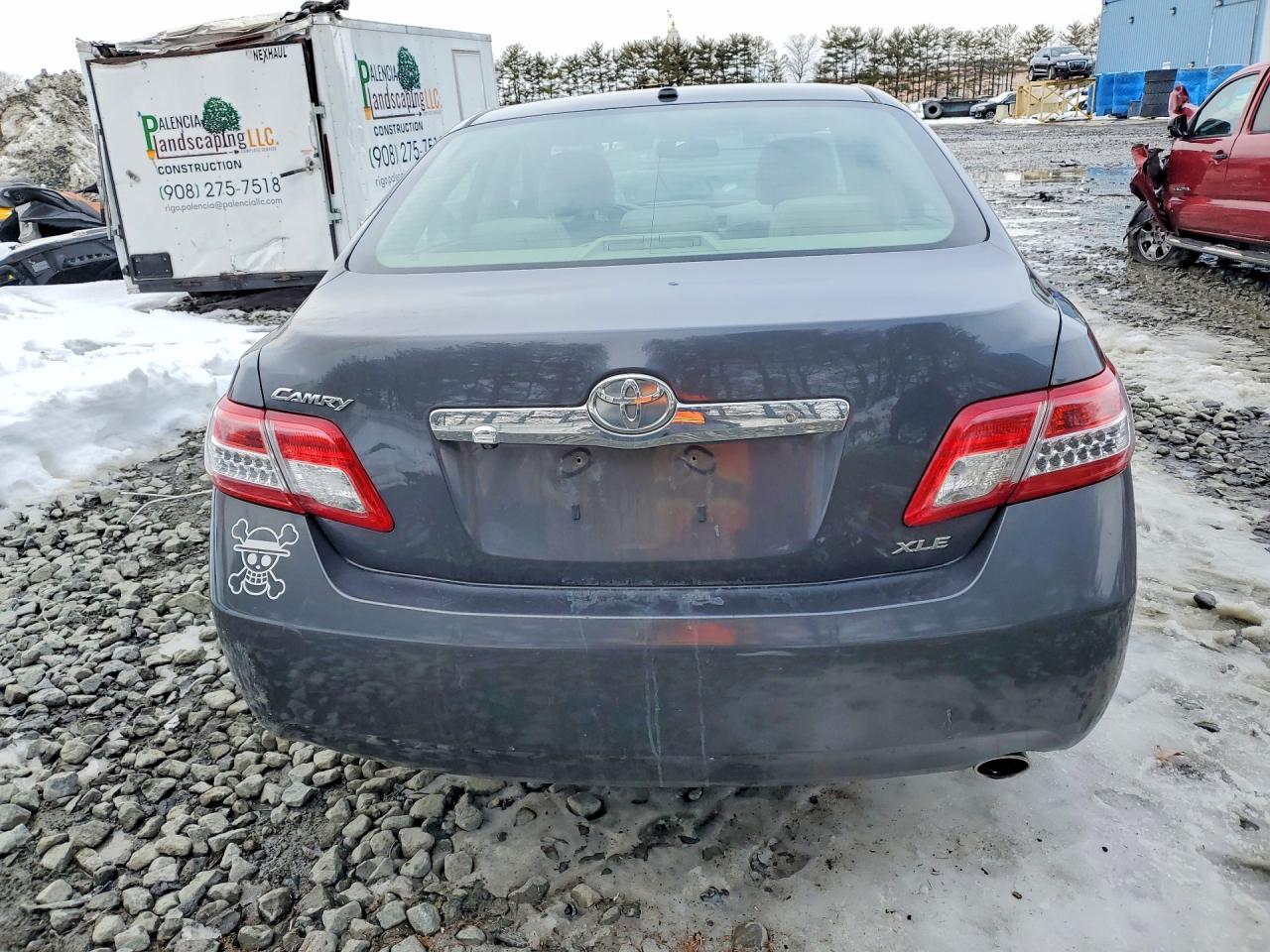 2011 TOYOTA CAMRY XLE photo 16