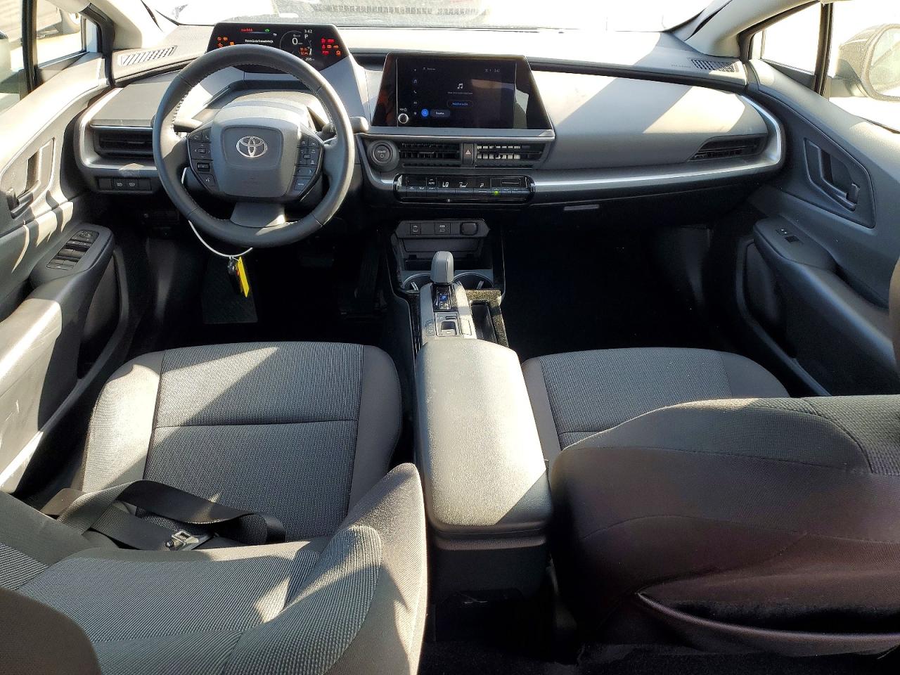 2025 TOYOTA PRIUS LE photo 15
