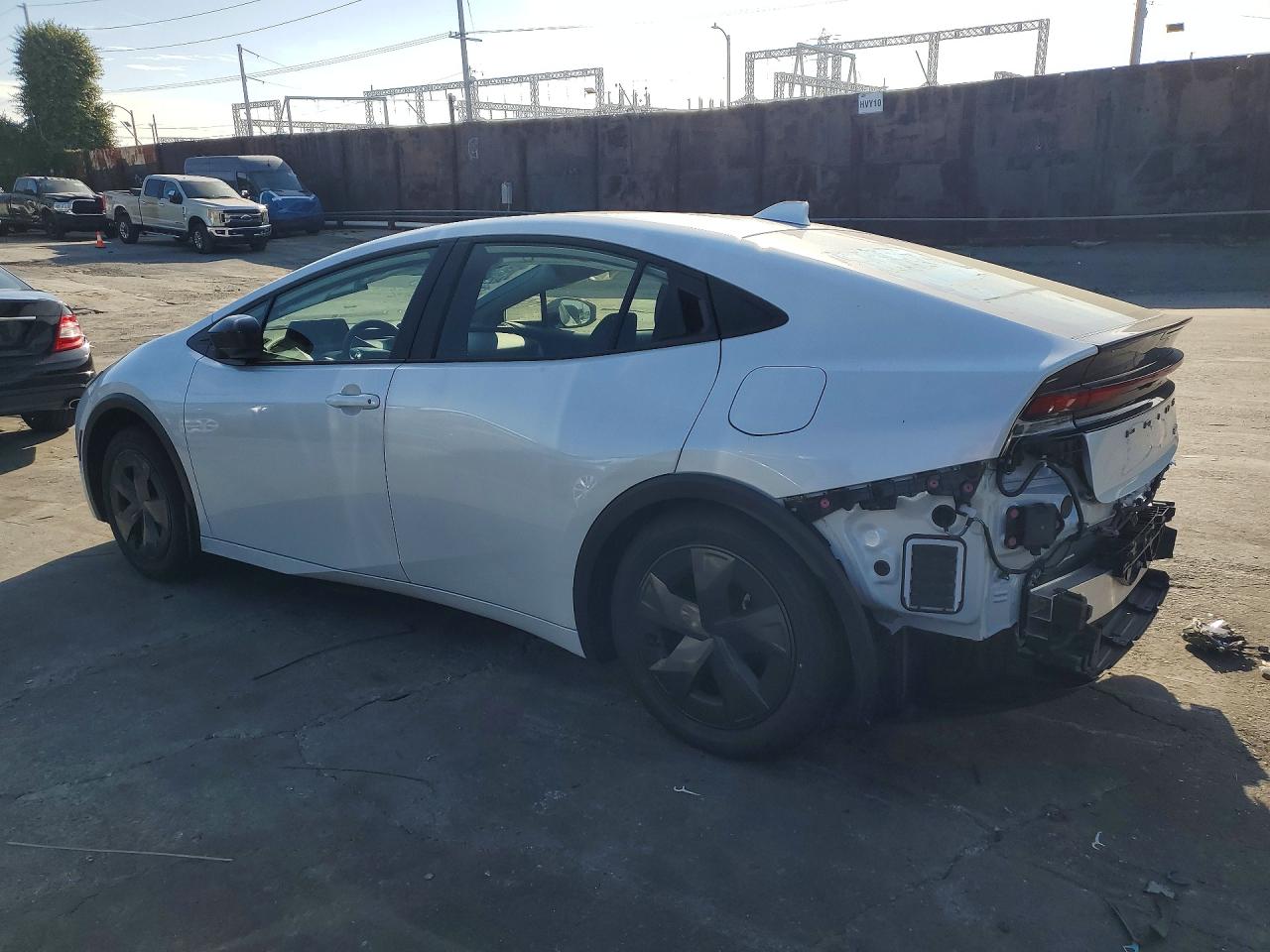 2025 TOYOTA PRIUS LE photo 3
