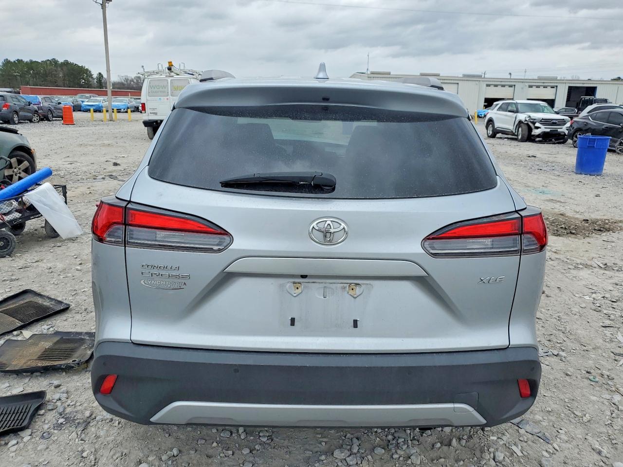 2023 TOYOTA COROLLA CROSS XLE photo 6