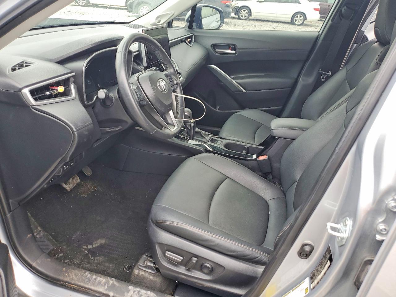 2023 TOYOTA COROLLA CROSS XLE photo 7