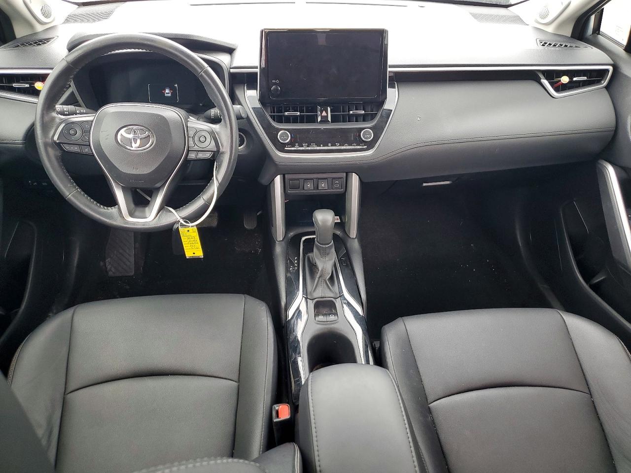 2023 TOYOTA COROLLA CROSS XLE photo 8