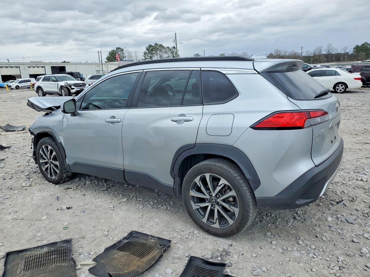 2023 TOYOTA COROLLA CROSS XLE photo 2