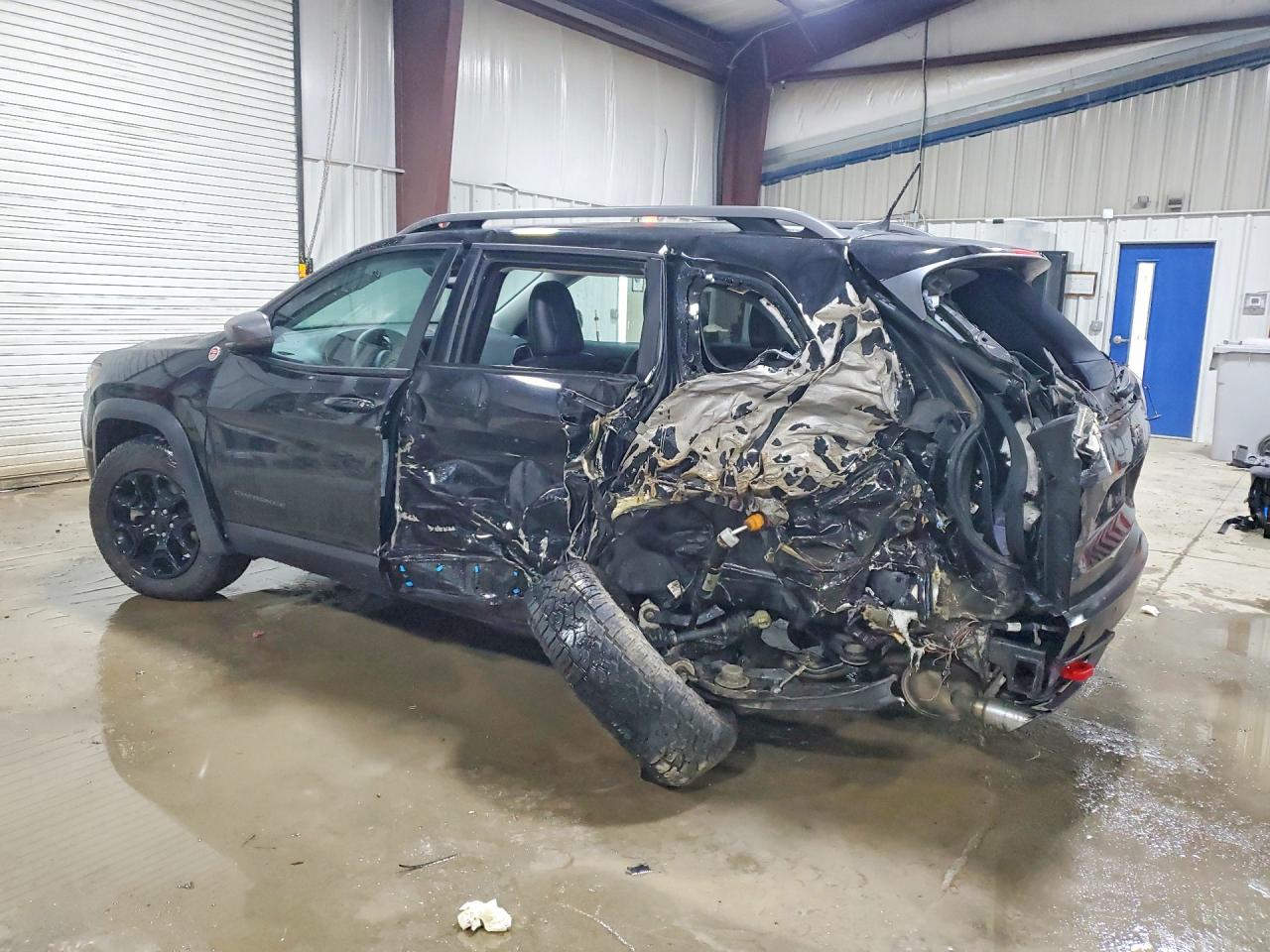 2021 JEEP CHEROKEE TRAILHAWK photo 2
