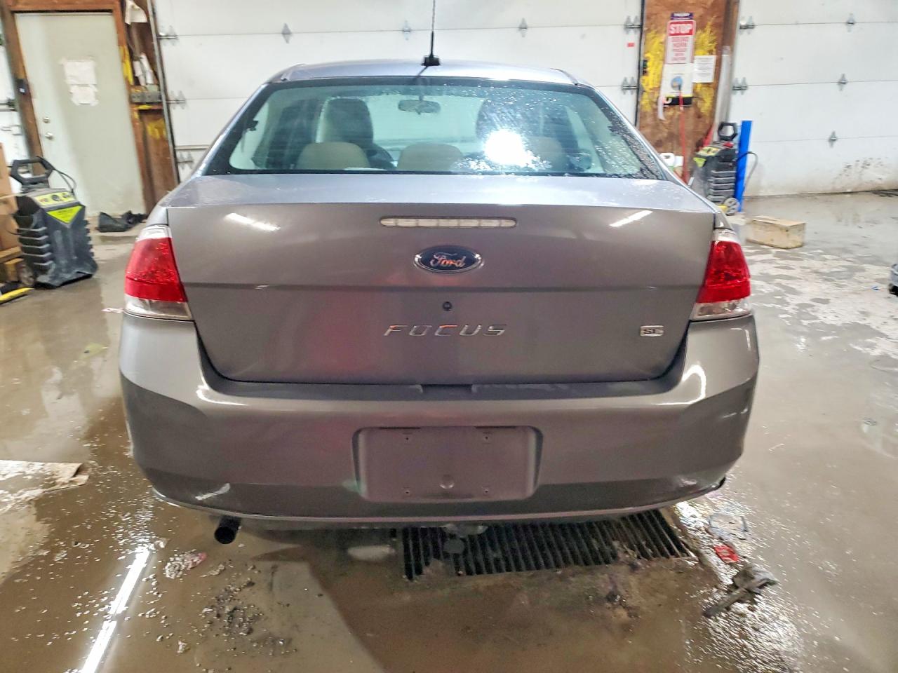 2009 FORD FOCUS SE photo 6