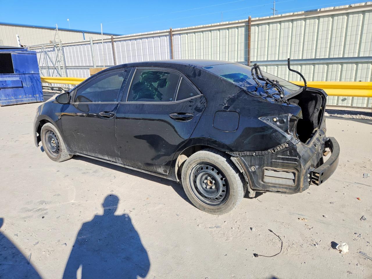 2018 TOYOTA COROLLA LE photo 3