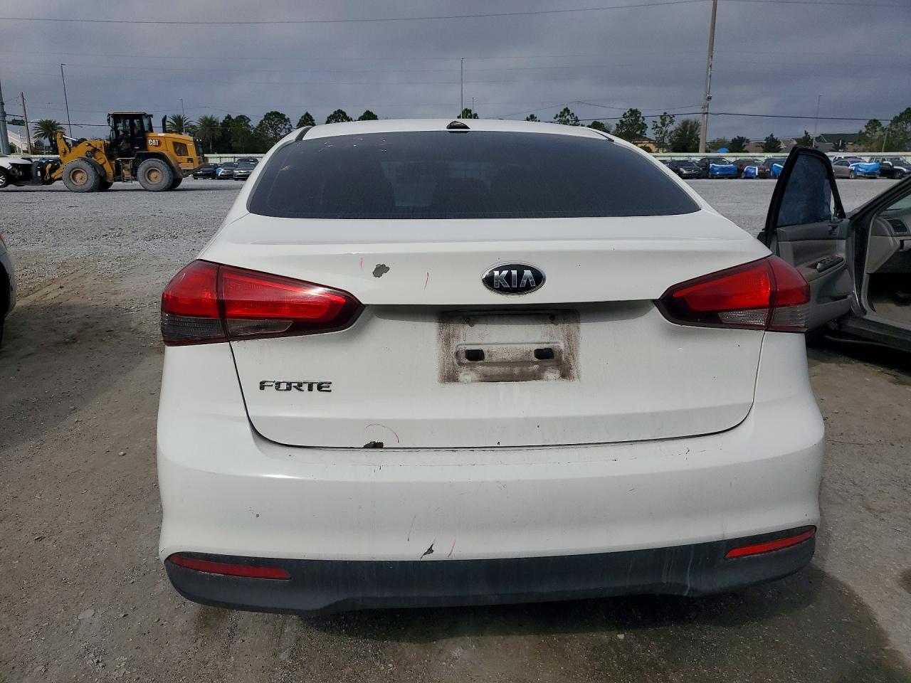 2017 KIA FORTE LX photo 11