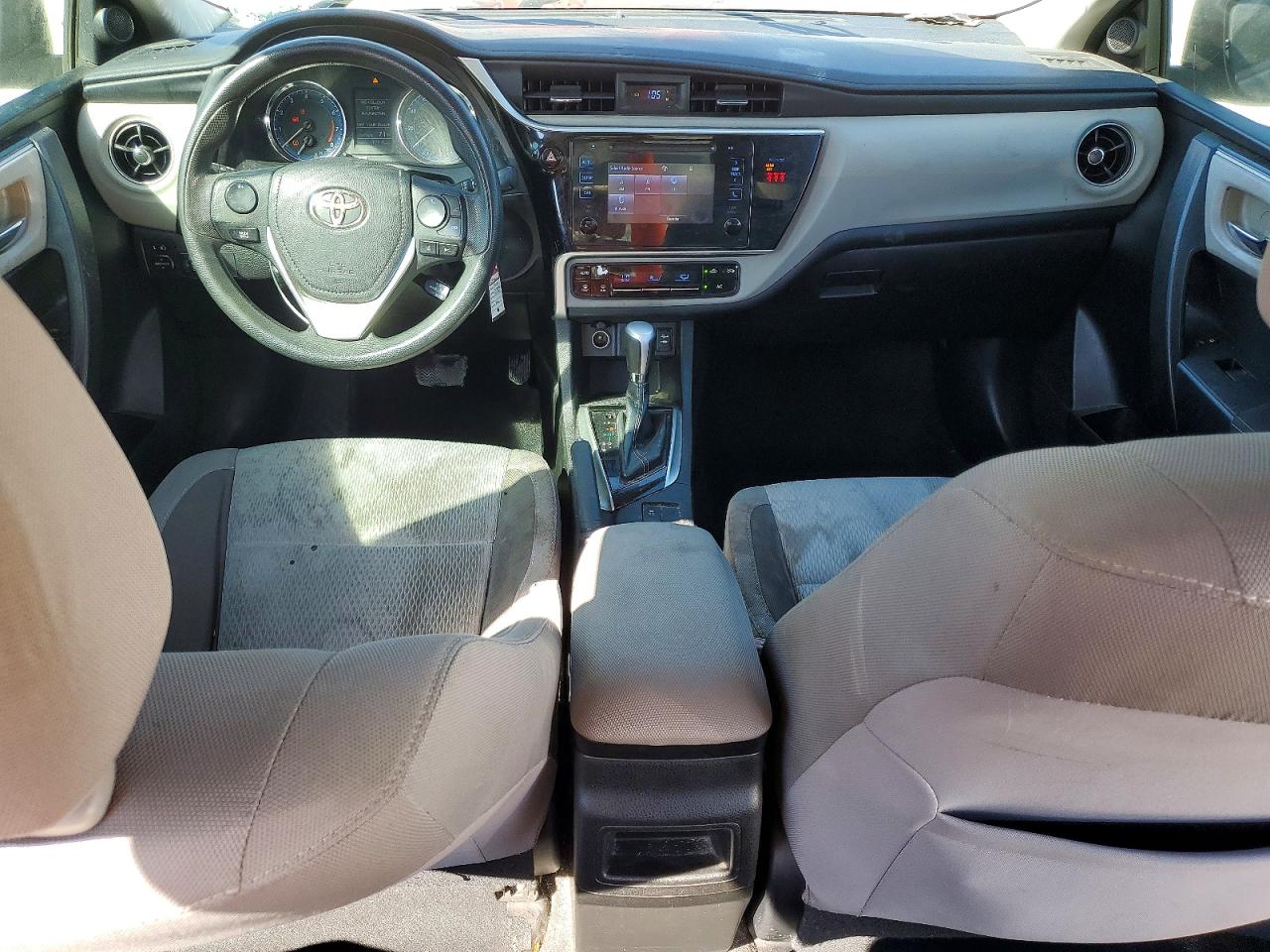 2018 TOYOTA COROLLA LE photo 8