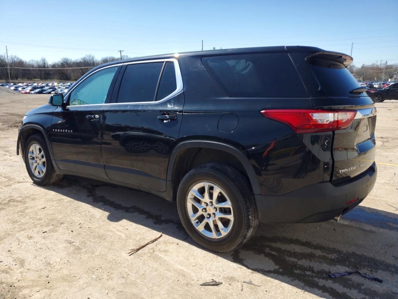 2020 CHEVROLET TRAVERSE LS photo 3