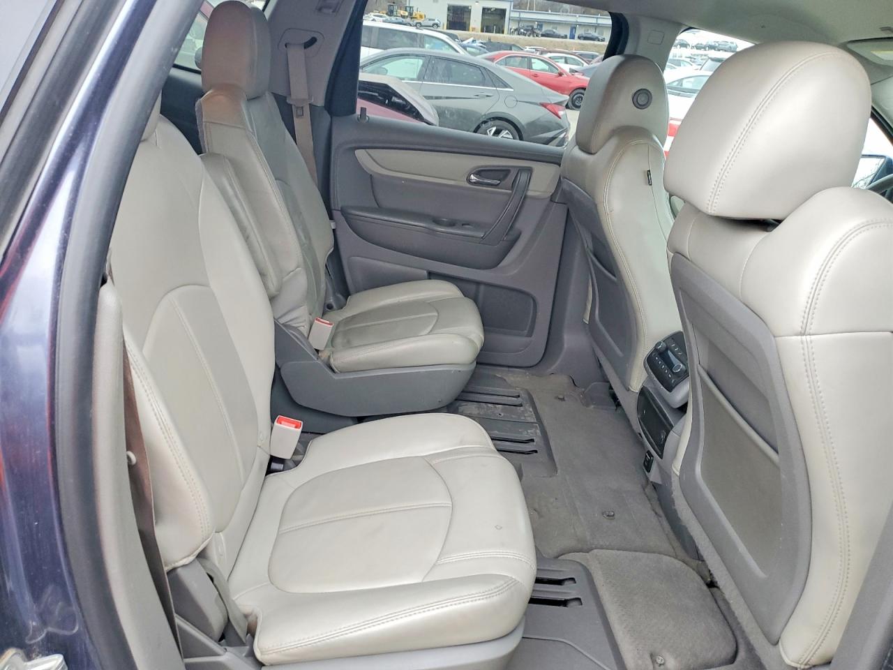 2014 CHEVROLET TRAVERSE LT photo 11