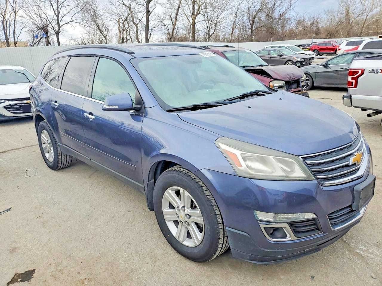2014 CHEVROLET TRAVERSE LT photo 4