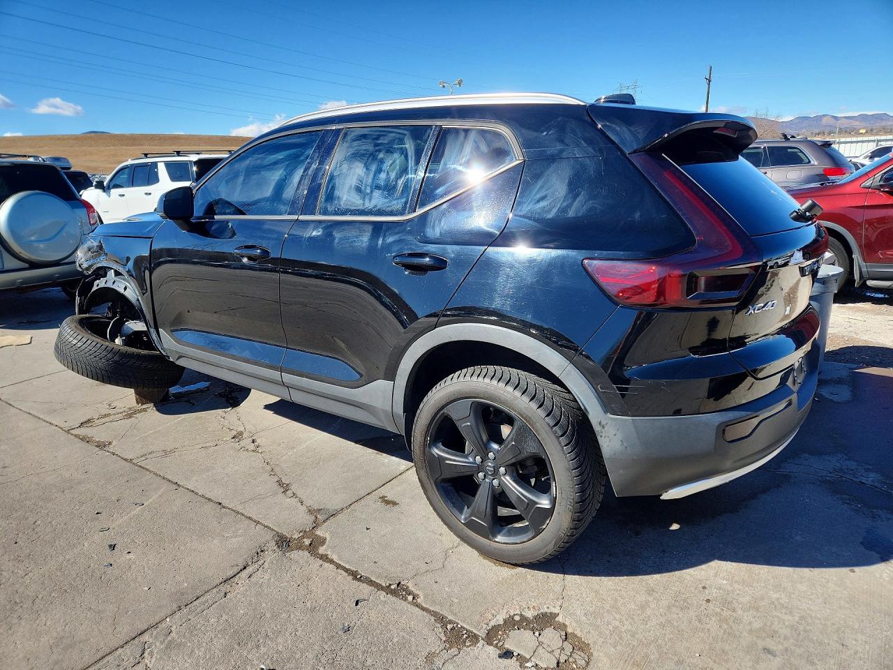 2019 VOLVO XC40 T5 MOMENTUM photo 4